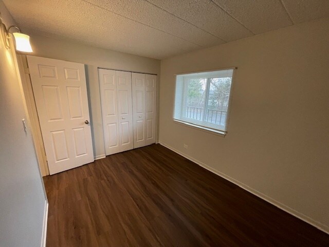 Unidad C15 (2 habitaciones/1,5 baños) - Lakeview Terrace Apartments