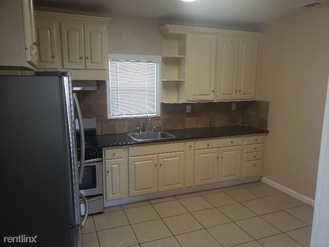 Foto del edificio - 3 br, 1 bath Apartment - 1308 51st Ave