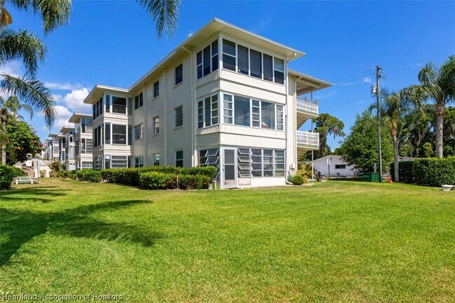 Foto del edificio - 1801 Lakeview Dr