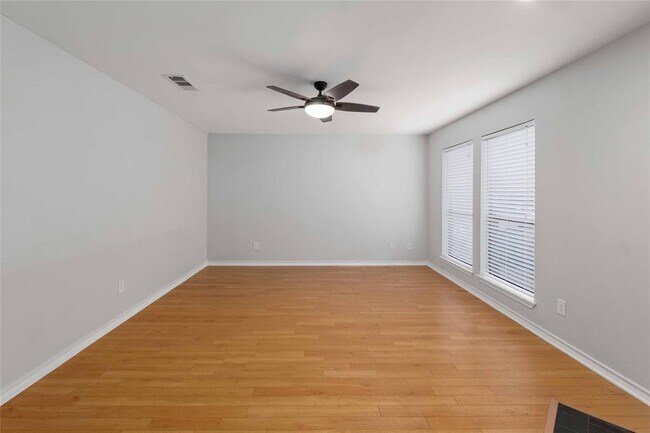 Foto del edificio - 1404 Norwalk Ln