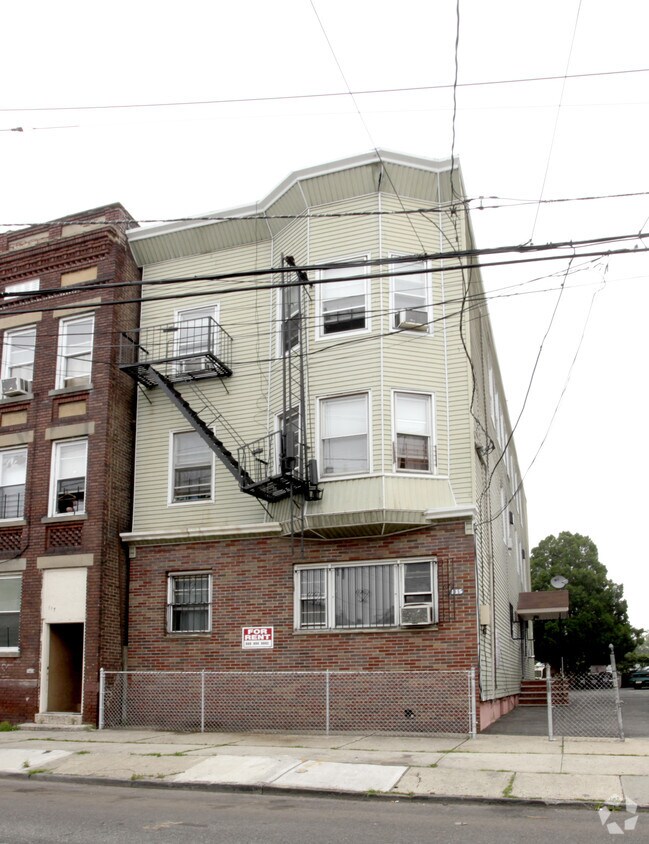 113 Inslee Pl, Elizabethport, NJ 07206 Apartments in Elizabethport