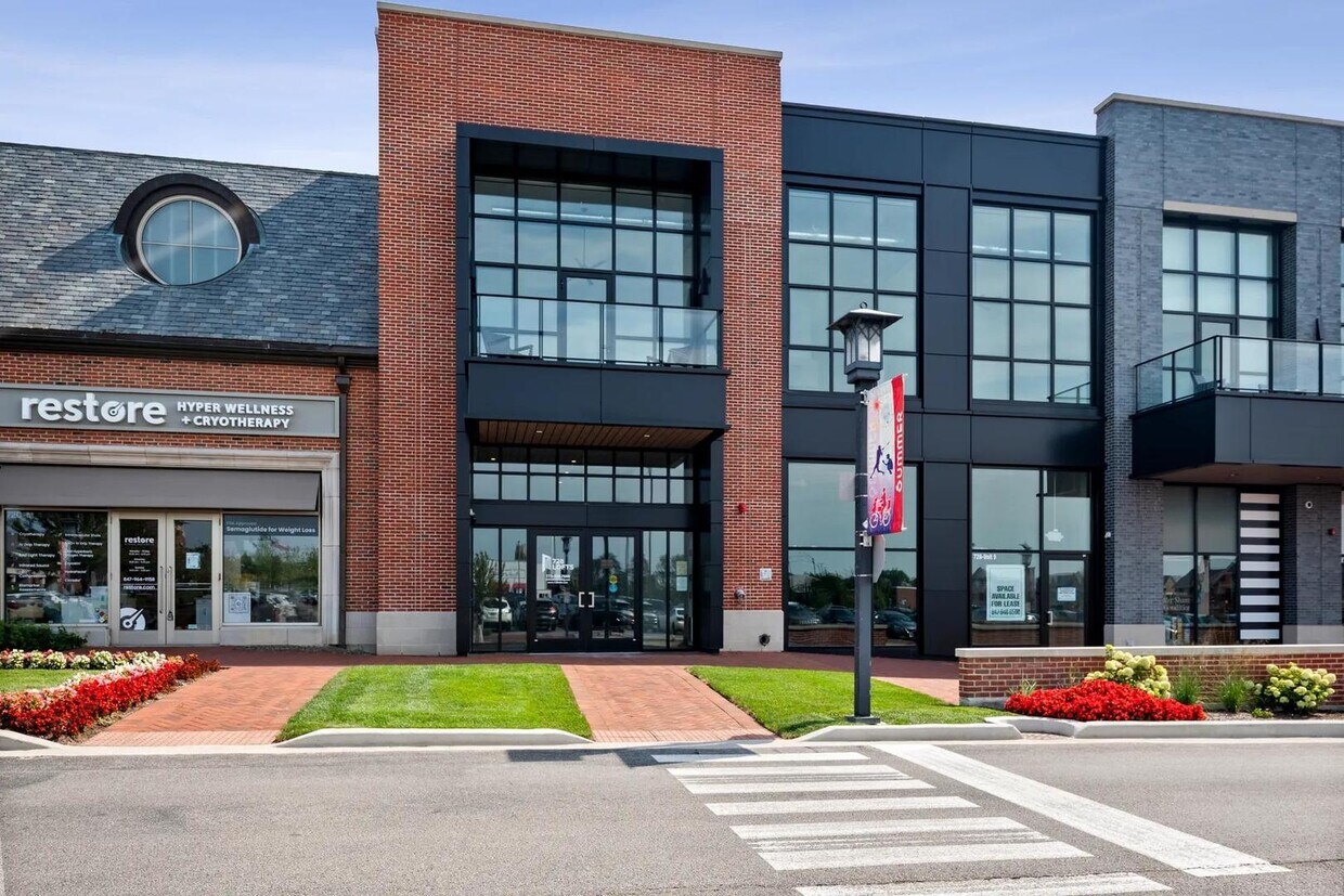 Foto principal - 728 Waukegan Rd