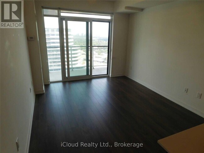 Photo du bâtiment - 2560 Eglinton Ave W