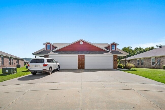 Beautiful and Spacious Home! - Beautiful and Spacious Home!