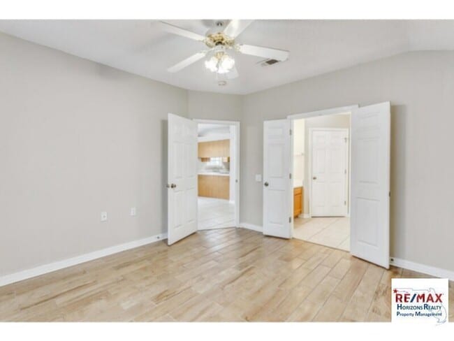 Building Photo - Beautiful Cottage in Great Location!