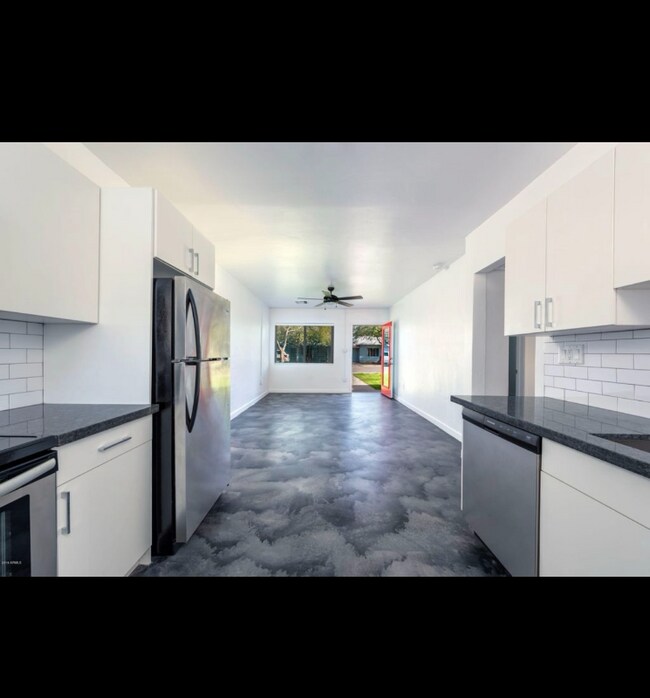 Building Photo - 3338 N 16th Ave