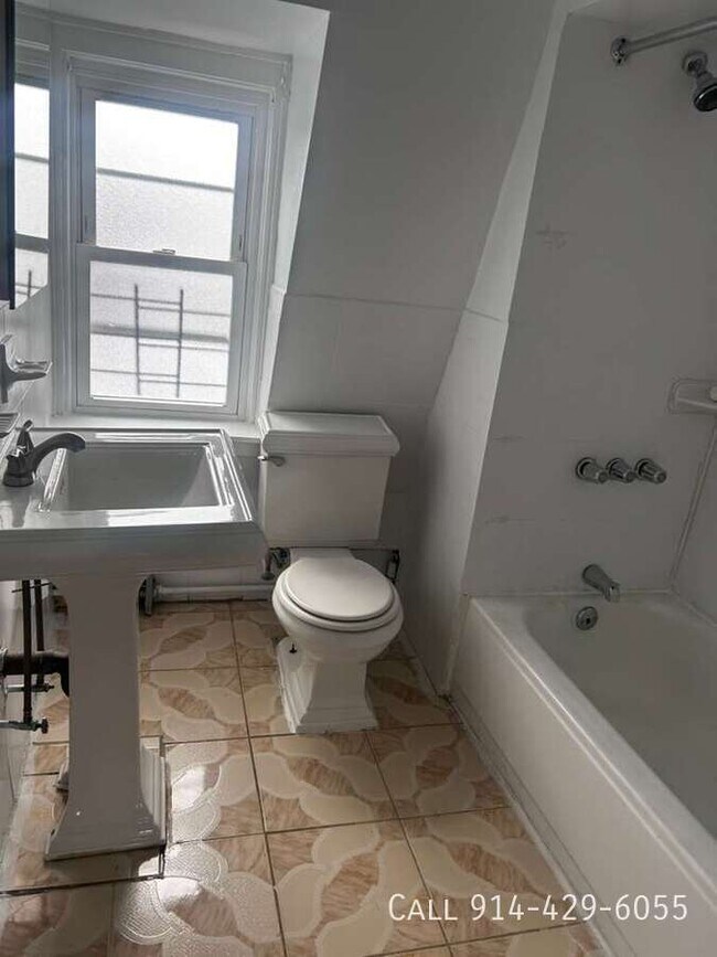 Photo - 44 Vineyard Ave Apartment