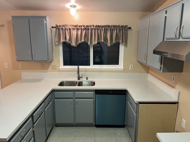 Foto del edificio - 14146 Appleblossom Ln