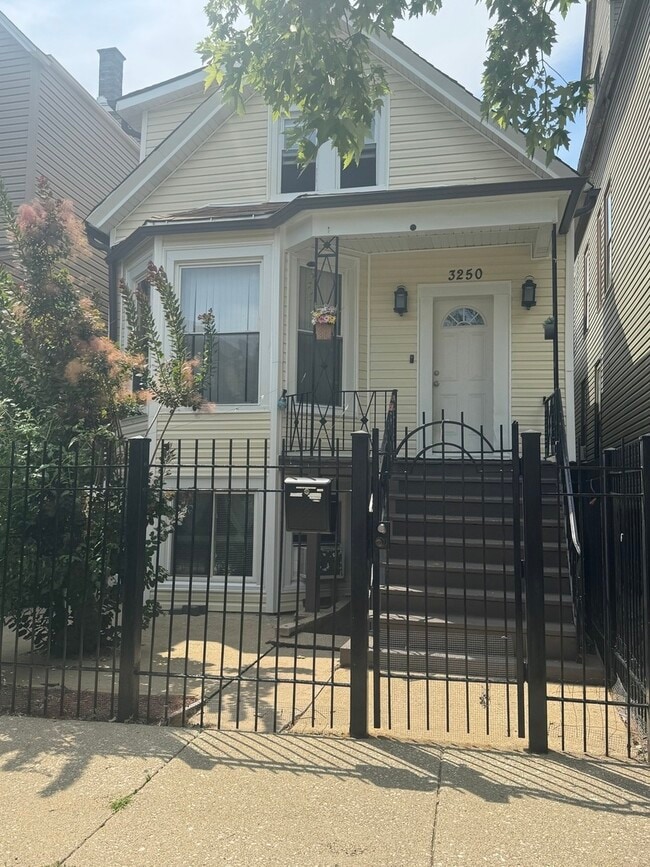 Building Photo - 3250 N Albany Ave