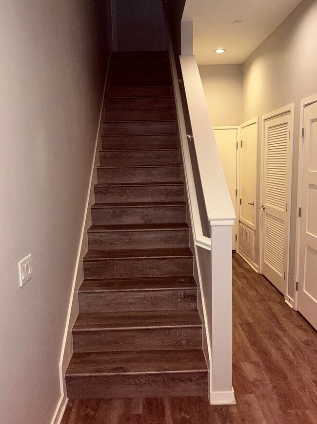 Foto del edificio - 3 Bedroom 3 Bath Townhouse Style Condo at Depot Walk in Orange