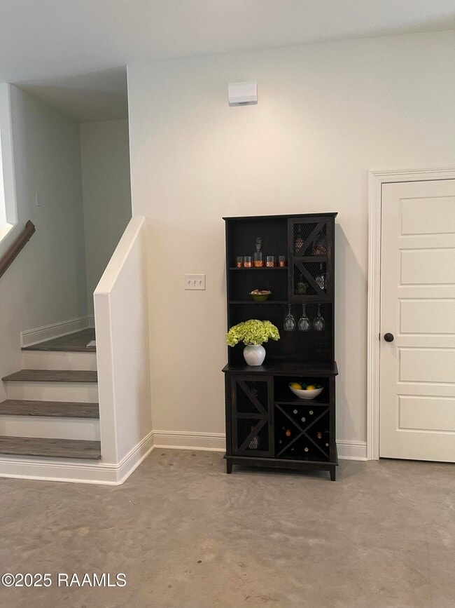 Building Photo - 721 Almonaster Rd