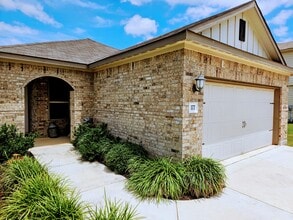 Building Photo - 177 Blooming Trl