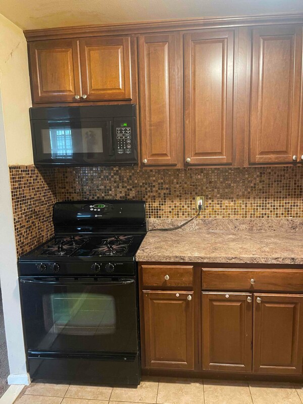 Primary Photo - 102 College Dr