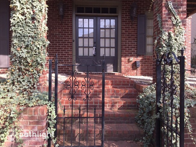 Foto del edificio - 1442 Hedgewood Lane Northwest