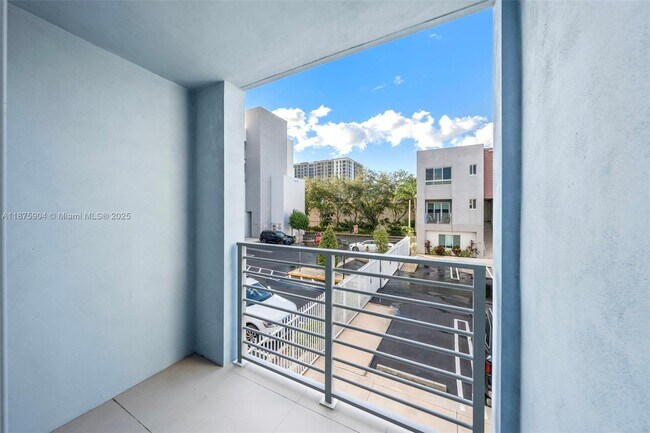 Foto del edificio - 2555 NE 193rd St