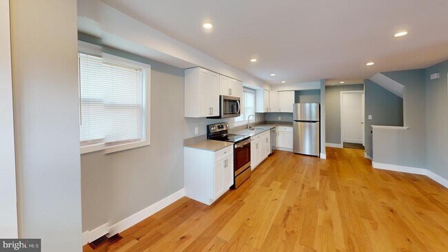 Foto del edificio - 241 E Rosedale Ave