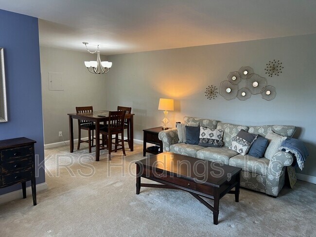 Building Photo - 20 S Old Glebe Rd