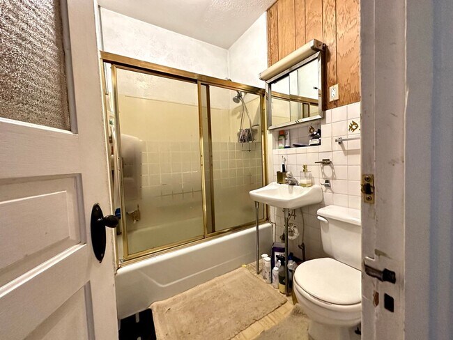 Foto del edificio - 929-931 E 6th St
