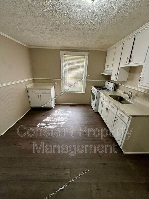 Building Photo - 504 Wheeler St