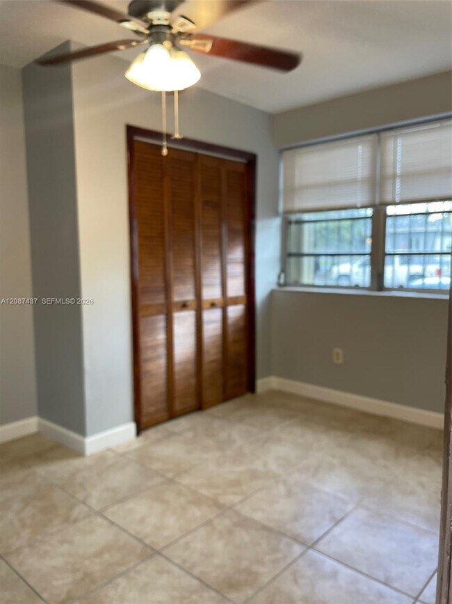 Foto del edificio - 951 SW 9th St