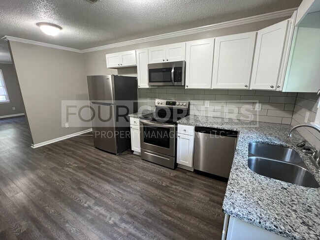 Foto del edificio - Lovely 2 Bedroom 1 Bath Apartment