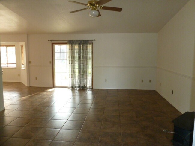 Foto del edificio - Spacious Home in Desirable Quail Ridge Neighborhood