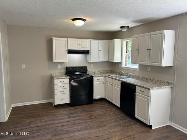 Building Photo - 2955 Normandy Dr