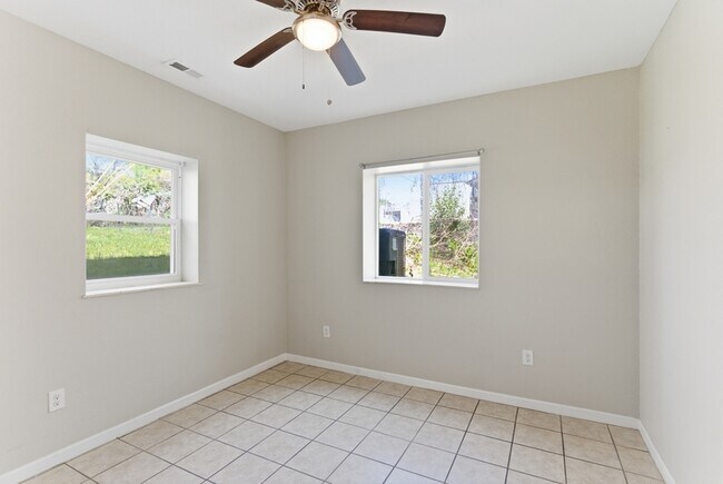 Foto del edificio - 3300-3374 Valley View Drive - 3370