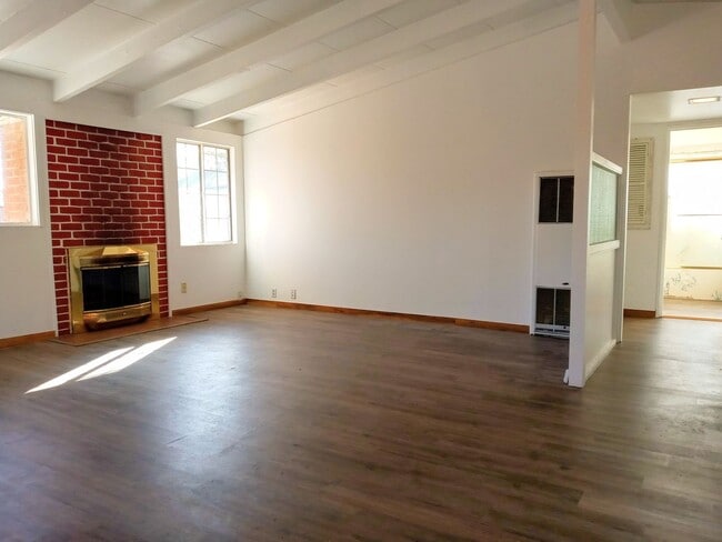 Building Photo - Refurbished 3bd Single Story House With Carport & Large Yards