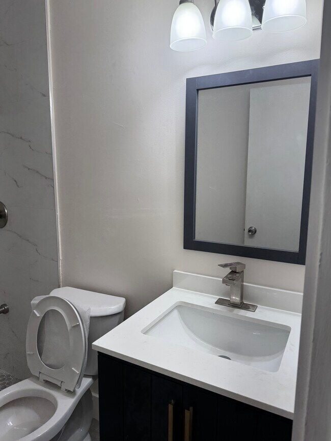 Foto del edificio - 760 W 30th St