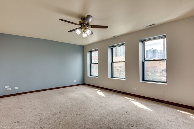 Foto del edificio - 645 W Grand Ave