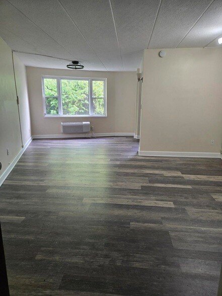 Building Photo - 685 Prospect Ave