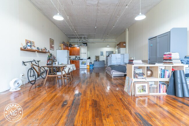 Building Photo - 255 McKibbin St