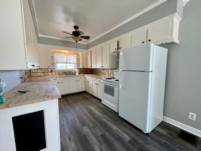 Building Photo - COUNTRY HOME For Rent!