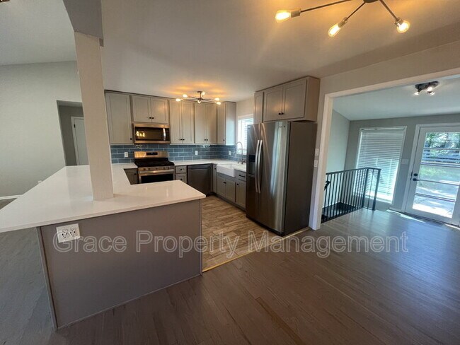 Foto del edificio - 4890 E Kansas Dr