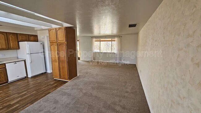 Foto del edificio - 8151 W Evans Ave