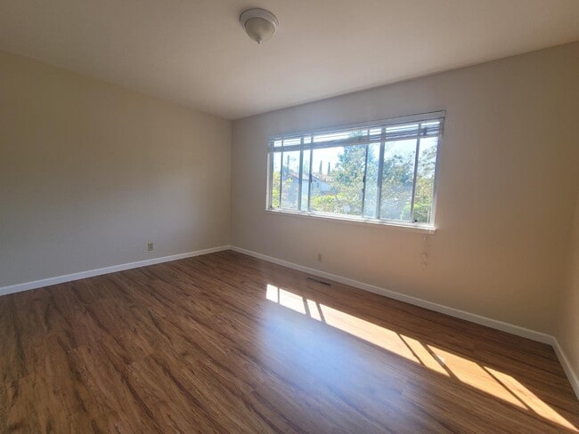 Building Photo - 120 Melville Ave