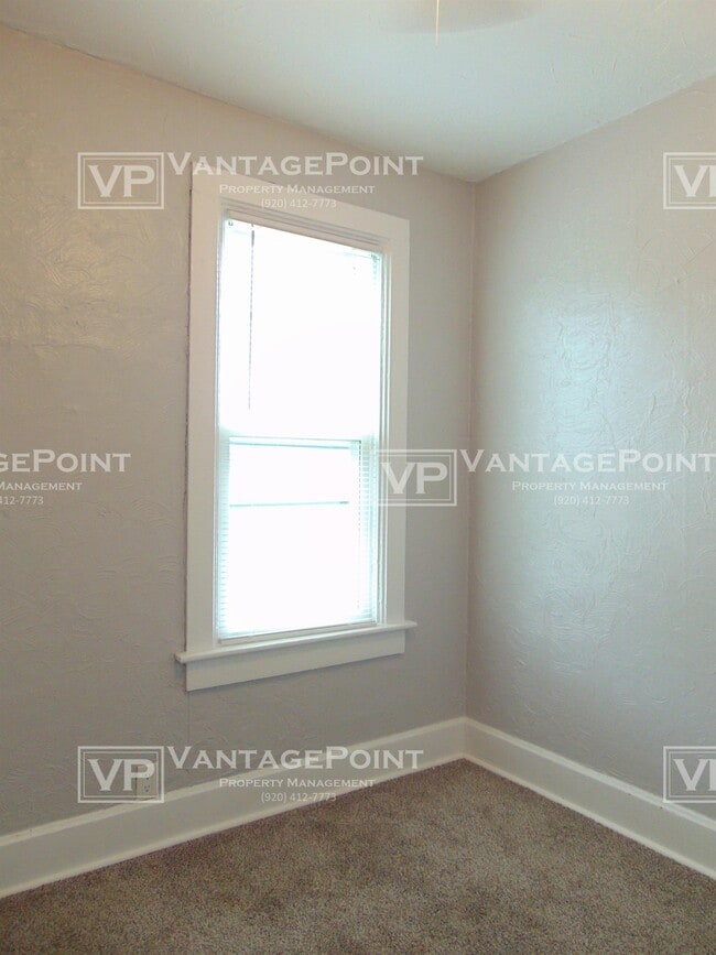 Building Photo - 993 Velp Ave
