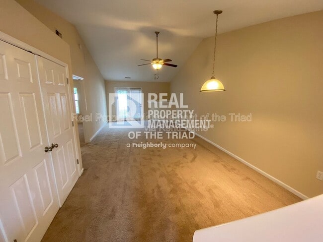 Foto del edificio - 3389 Hyde Pl Cir