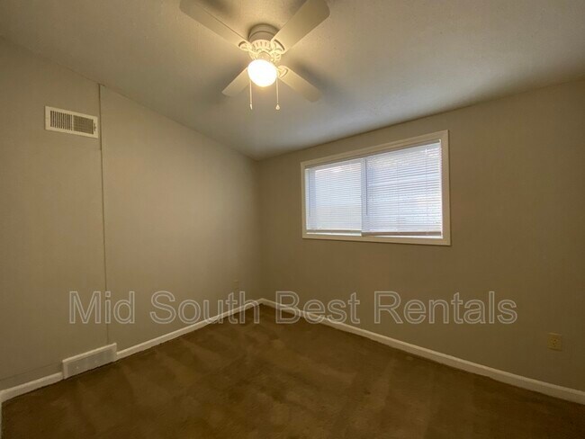 Foto del edificio - 3693 Shoreham Dr