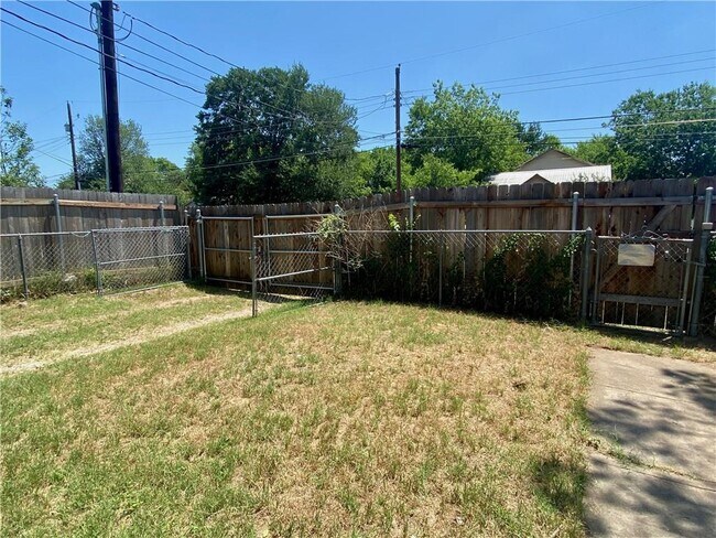 Foto del edificio - 1306 Perez St