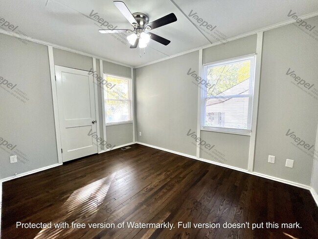 Building Photo - 3 Bed 1.5 Bath North KC Home