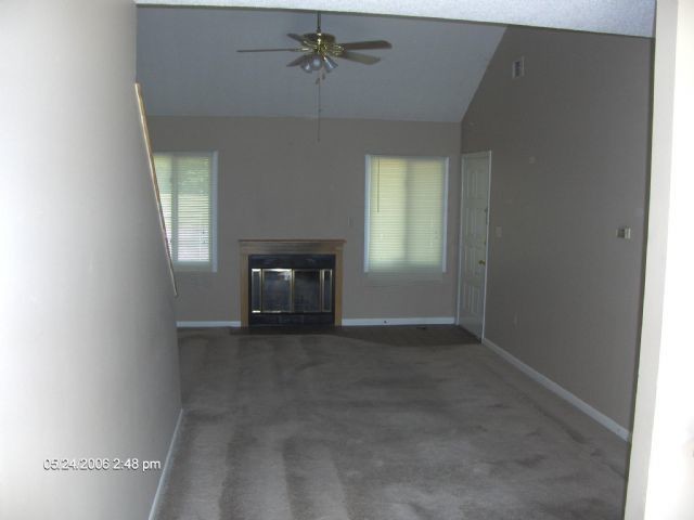 Building Photo - Seclusion and Convenience