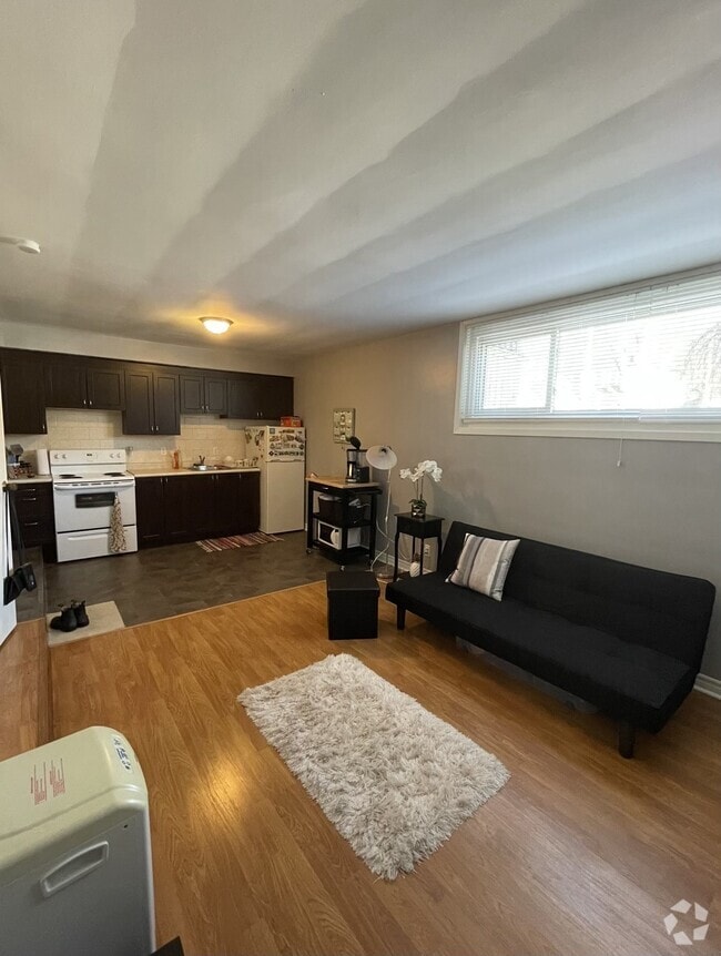 Building Photo - 421 Cottesmore Ave