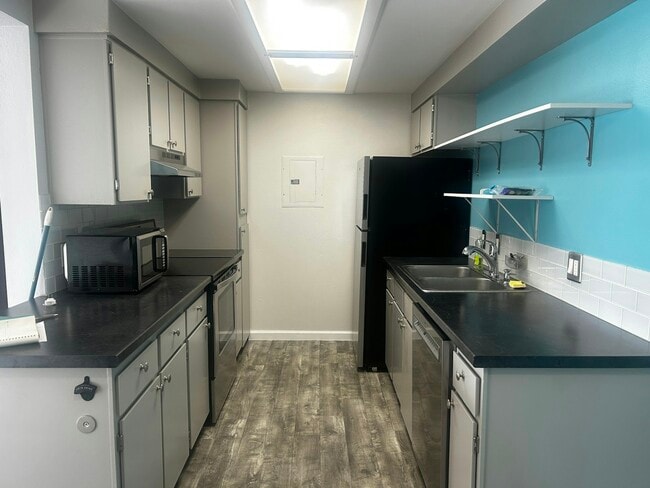 Foto del edificio - 2929 W Floyd Ave