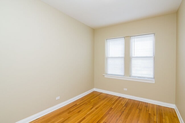 Building Photo - 2344 N Kenneth Ave