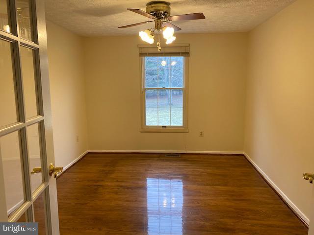 Foto del edificio - 8355 Blossom Point Rd
