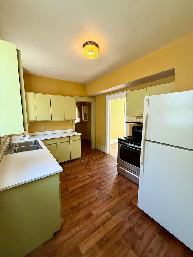 Building Photo - Single Family Home