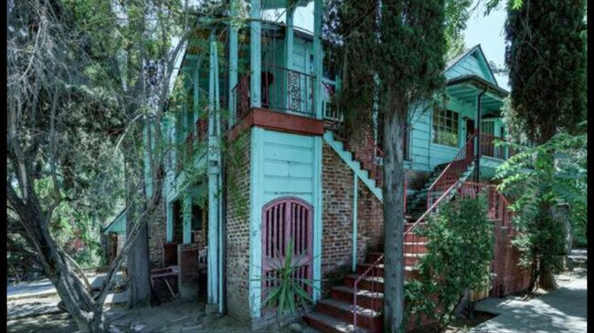 Building Photo - 2641 N Maroa Ave