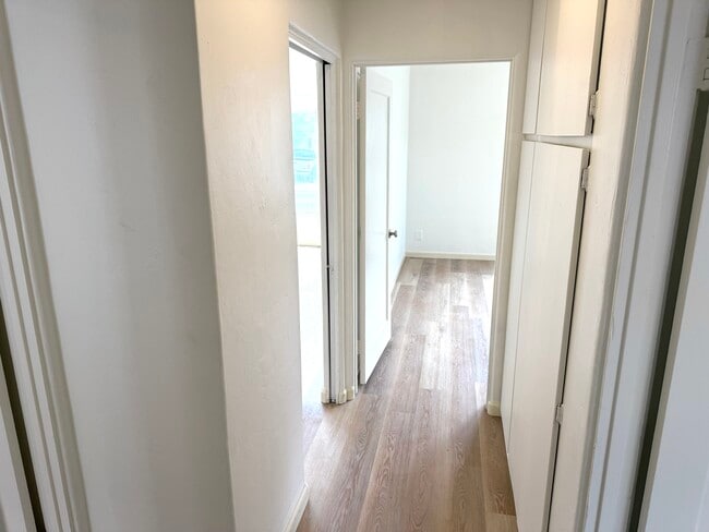 Building Photo - 1246 Pacific Beach Dr